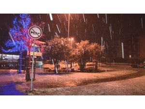 Sarıyer’de gece saatlerinde başlayan kar yağışı etkisini göstermeye başladı