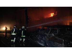 Samsun’da sanayi sitesindeki yangın söndürme çalışması devam ediyor