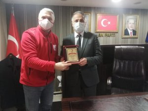 Kızılay, Başkan Bozkurt’a teşekkür plaketi verdi
