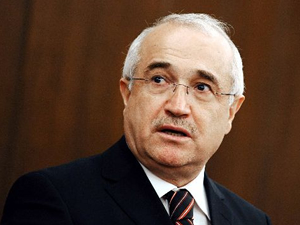 CEMİL ÇİÇEK KİMDİR?