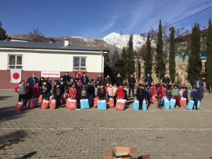 Sincik’te 150 öğrenciye çeşitli hediyeler verildi