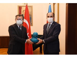 TDBB Başkanı Altay Azerbaycan Büyükelçisi’ni ziyaret etti