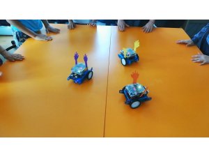 Çocukların “Erik Dalı” oynayan robotlarına büyük ilgi