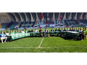 Akhisarspor’da yeni transferler basına tanıtıldı