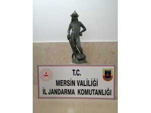 Mersin’de tarihi eser niteliği taşıyan heykel ele geçirildi