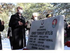 İçişleri Bakanı Soylu, Eşref Bitlis’i ve Gara Şehitleri’ni kabri başında andı