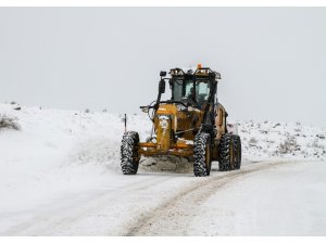 Talas Belediyesi kar temizleme çalışmalarına aralıksız devam ediyor