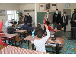 Kaymakam Türkmen, Çöltepe’de öğrencilerin heyecanına ortak oldu