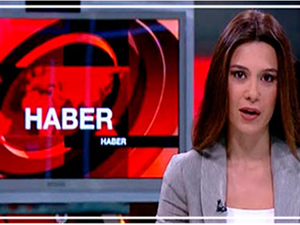 CNN Türk canlı yayınında deprem anı