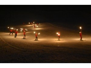 Eksi 20 derecedeki kayak gösterisi renkli anlara sahne oldu