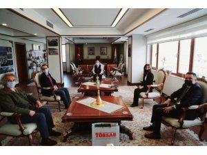 Kantarcı ve yönetim kurulu üyeleri Rize valisi Çeber’i makamında ziyaret ettiler