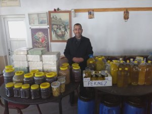 Kapanan kahvehanesinde zeytin ürünleri satmaya başladı