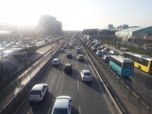 İstanbul’da trafik yoğunluğu yüzde 74 seviyelerine ulaştı