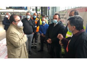 Almanya’da Türk Başkonsolos Tunçer, açlık grevindeki Türk işçileri ziyaret etti