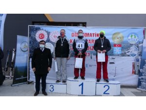 Diplomatik Kayak Yarışı’nda sporculara ödülleri verildi