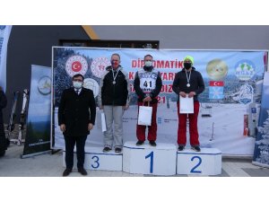 Diplomatik Kayak Yarışı’nda sporculara ödülleri verildi