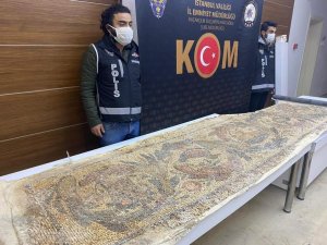 İstanbul’da Roma dönemine ait 3 metre uzunluğunda mozaik ele geçirildi