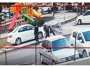 El arabalı hırsızlar güvenlik kamerasında