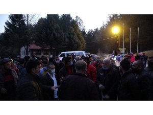 Taciz iddiasını duyan köylüler toplandı, kalabalığı jandarma dağıttı