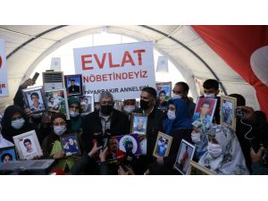 CHP lideri Kılıçdaroğlu gelmedi, kardeşi Celal Kılıçdaroğlu evlat nöbetindeki aileleri ziyaret etti