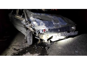 2 otomobil kafa kafaya çarpıştı: 1’i ağır 3 yaralı