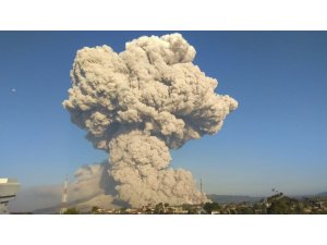 Endonezya’da Sinabung Yanardağı’nda patlama