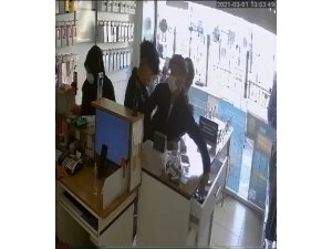 Bursa’da cep telefonu hırsızları kamerada