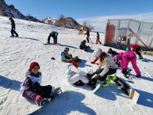 Yahyalılı çocuklar kayakla tanıştı