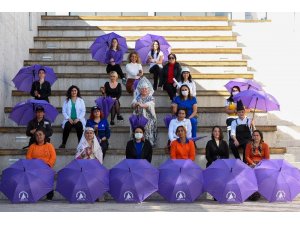 Antalyalı kadınlar mor şemsiye altında buluşuyor