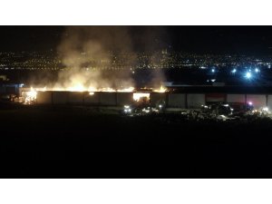 Kahramanmaraş’ta fabrika yangını drone ile görüntülendi