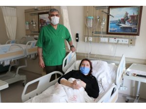 Nefes darlığı ve şiddetli ağrı çeken hastanın ciğerinden Arnavut biberi çıktı