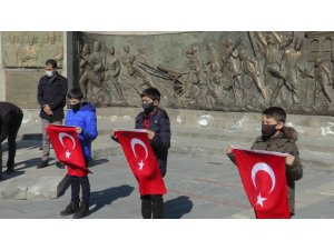 “81 Genç 81 Bayrak” etkinliği ile Türk Bayrağı Kayseri’ye teslim edildi