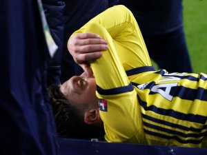 Mesut Özil: "Önümüzdeki maçlarda takımımıza yardımcı olamayacağım için çok üzgünüm"