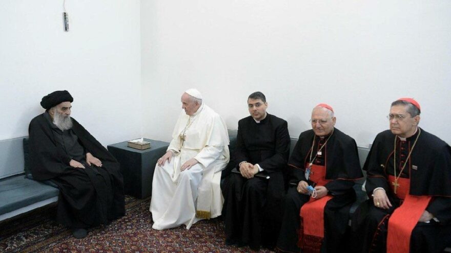 Tarihi ziyaretin ikinci gününde büyük buluşma: Papa, Şii liderle bir araya geldi
