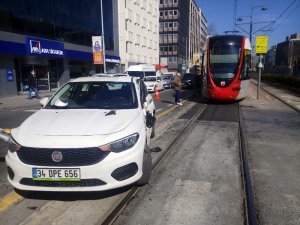 (OZEL) Beyoğlu’nda tramvay yolunda kaza