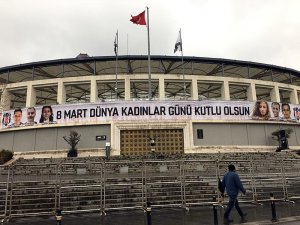 Beşiktaş’tan Kadınlar Günü’ne özel pankart