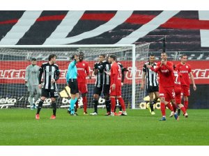 Süper Lig: Beşiktaş: 1 - Gaziantep FK: 0 (İlk yarı)