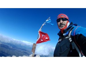 Isparta’da 2 bin 998 metrelik Dedegöl Dağı zirvesine solo tırmanışı yaptı