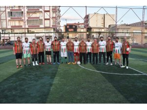 Başkan Beyoğlu, gençlerin futbol maçı davetini yerine getirdi