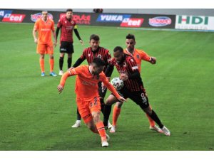 Süper Lig: Gençlerbirliği: 0 - M. Başakşehir: 0 (İlk yarı)