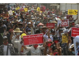Myanmar’daki gösterilerde 2 kişi öldü, iş yerleri kapandı