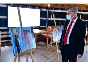 Başkan Çınar, ‘kadın ve hayat’ fotoğraf sergisini gezdi