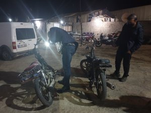 Reyhanlı’da çalıntı motosikletler denetim yapan polise takıldı