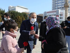 AK Parti İzmir Dünya Kadınlar Gününde 30 ilçede sahadaydı