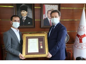 Güneydoğu Gazisine Gazilik Beratı ve Devlet Övünç Madalyası verildi