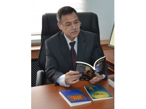 Şair Aksu’nun 3 kitabı okuyucularıyla buluştu