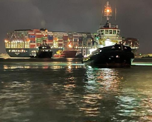Süveyş Kanalı’nda karaya oturan Ever Given isimli konteyner gemisi kurtarıldı