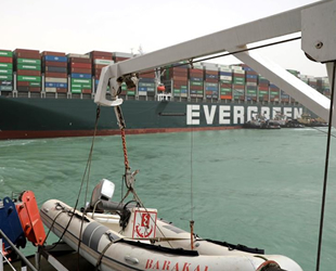 Süveyş Kanalı'nda karaya oturan gemi kazasıyla ilgili soruşturma başlatıldı! Mısır, Ever Given'e el koyabilir!