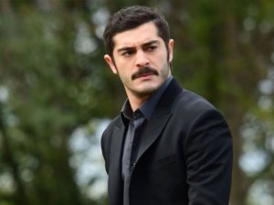 Oyuncu Burak Deniz, korona virüse yakalandı