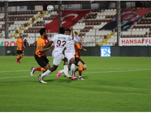 Süper Lig: Hatayspor: 2 - Galatasaray: 0 (İlk yarı)